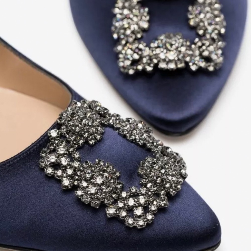 Manolo Blahnik navy satin hangisi size 38.5 105mm pump